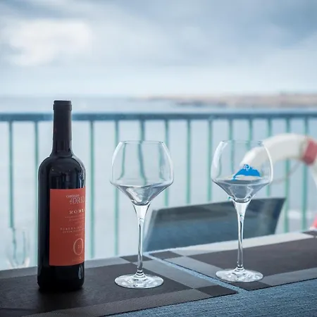 Home2book Sea Front Attic Galletas *